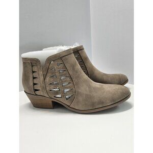 Camel low-rise stacked ankle bootie Women Size 10 Lasser Cut And Zip Up, Comfort